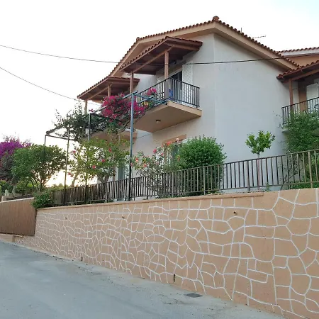 Filippos Apartments 